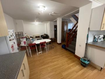 6 bedroom property to let in 70 Rookery Road £654 pw