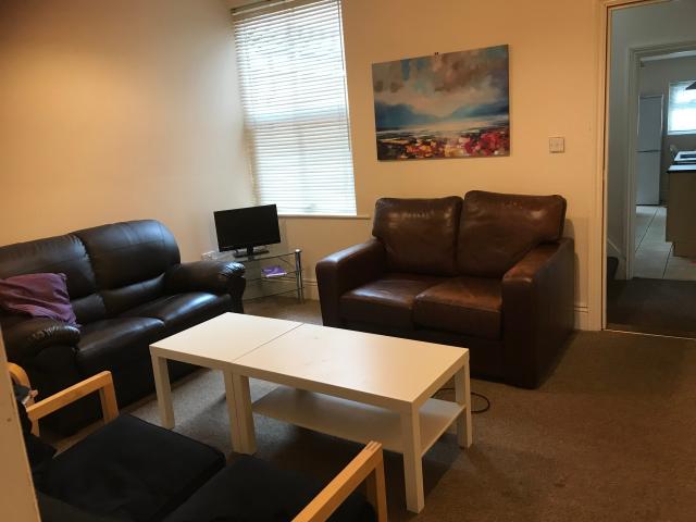 6 bedroom property to let in 8 Rookery Road £690 pw