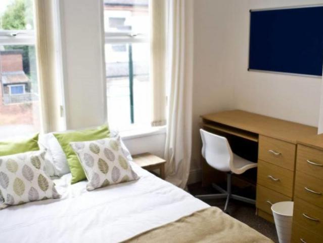 6 bedroom Property To Let