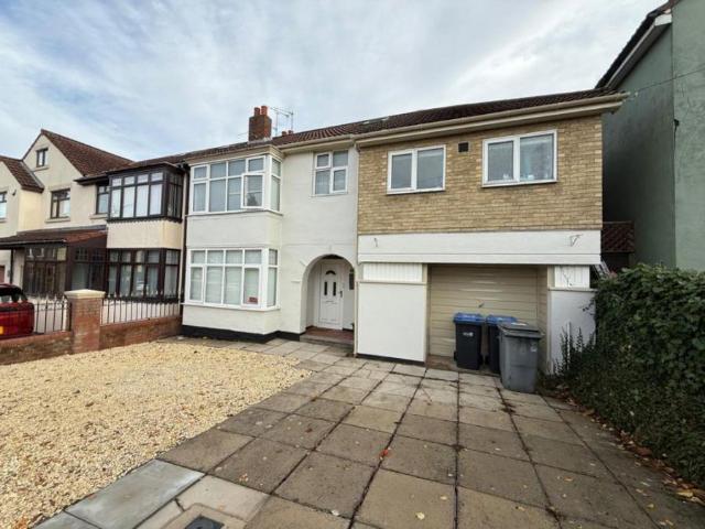 6 bedroom Property To Let
