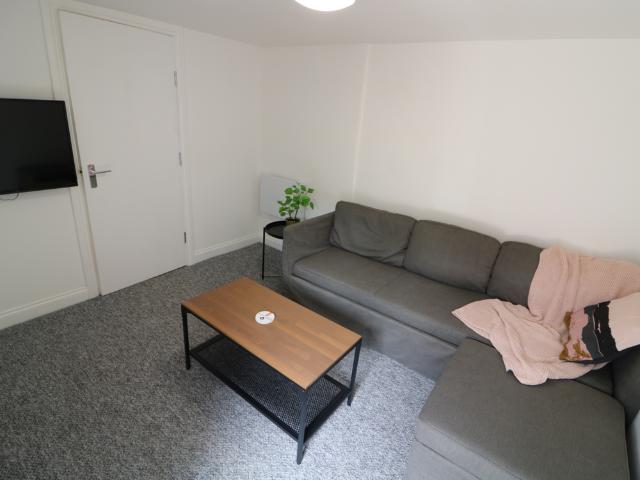 6 bedroom property to rent