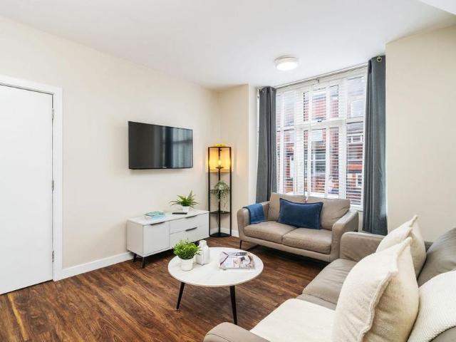 6 bedroom property to rent