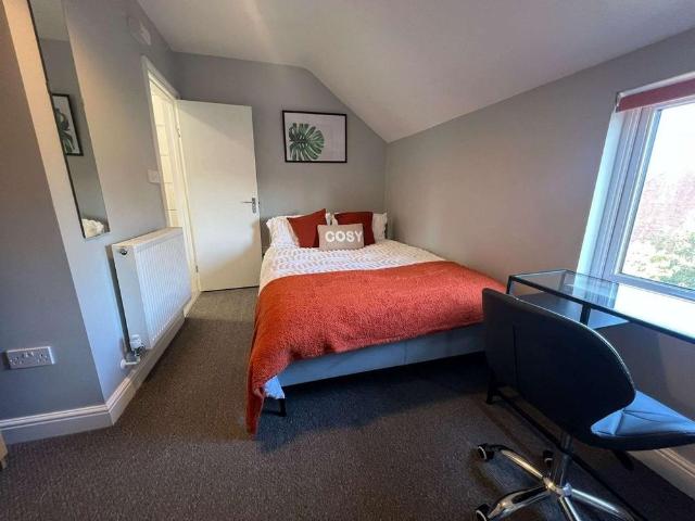 6 bedroom property to rent