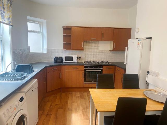 6 bedroom property to rent