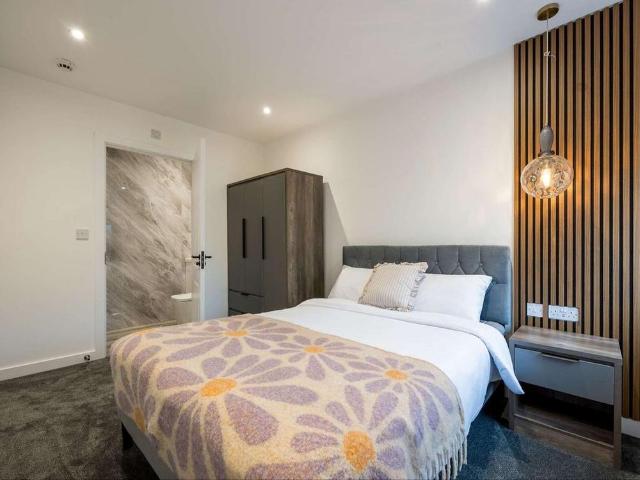 6 bedroom property to rent