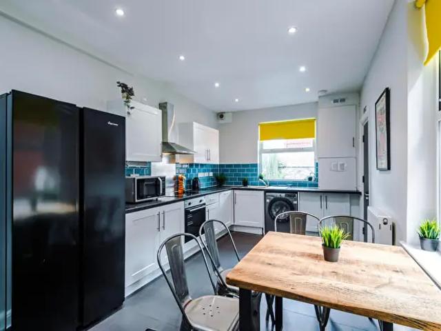 6 Bedroom Property To Rent In Rolleston Drive, Nottingham, NG7