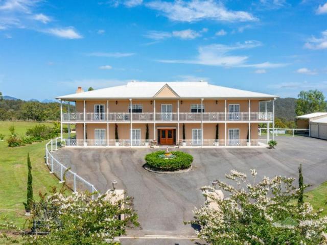 6 Bedroom House Wallaces Creek QLD 101473306