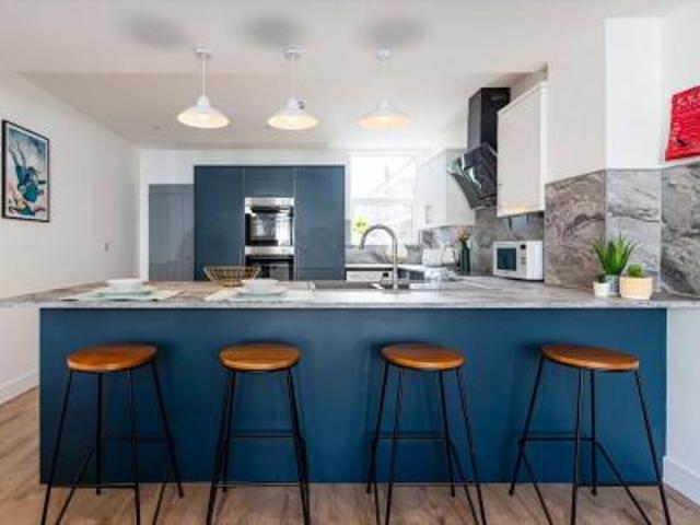 6 bedroom Town house To Let
