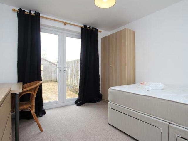 6 bedroom town house to let, Cheswick Village, Bristol | Ocean Estate Agents