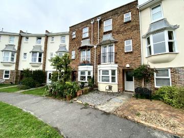6 bedroom town house to rent