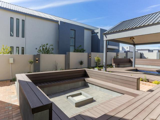 6 Bedroom Townhouse For Sale in Midstream Heights