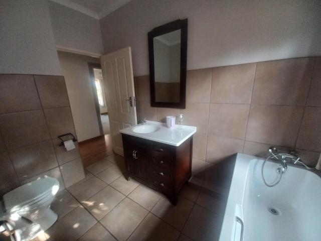 6 Bedroom Townhouse For Sale in Scottsville