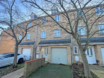 6 bedroom townhouse for sale