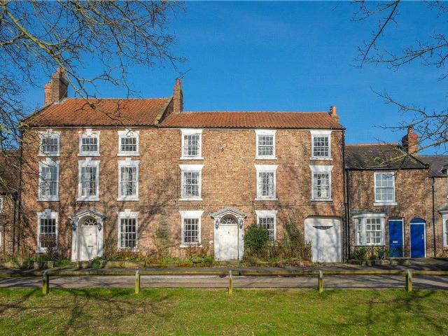 6 bedroom townhouse for sale