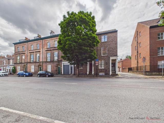 6 bedroom townhouse for sale