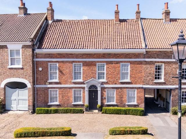 6 bedroom townhouse for sale