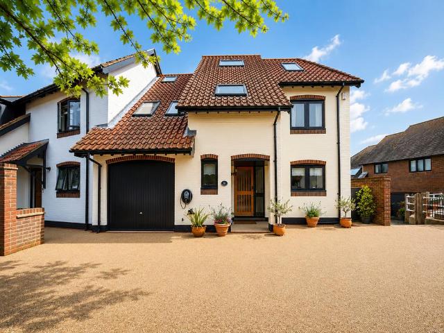 6 bedroom townhouse for sale