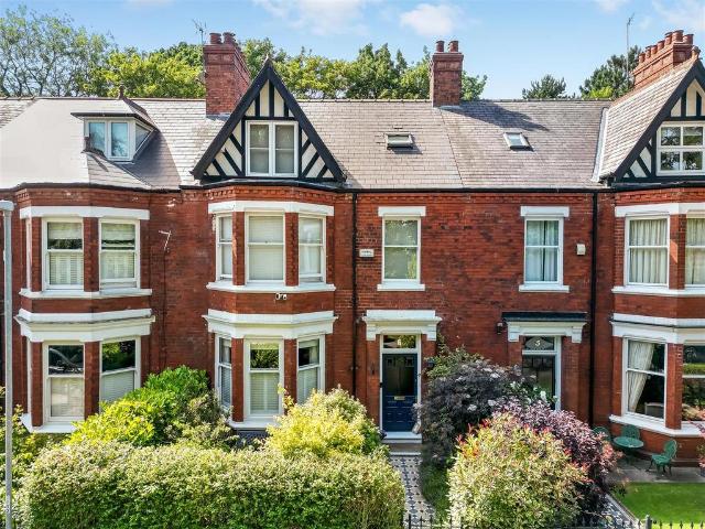 6 bedroom townhouse for sale
