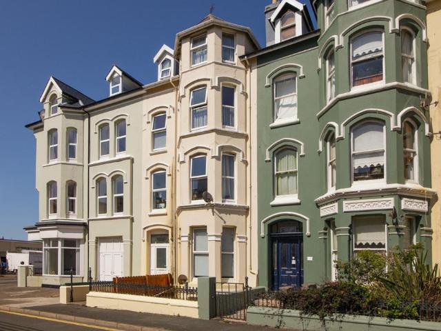 6 bedroom townhouse for sale