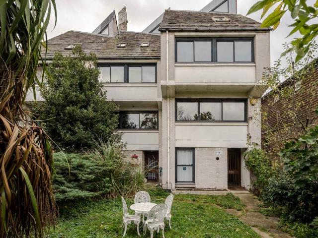6 bedroom townhouse for sale
