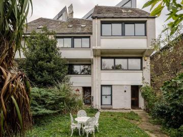 6 bedroom townhouse for sale