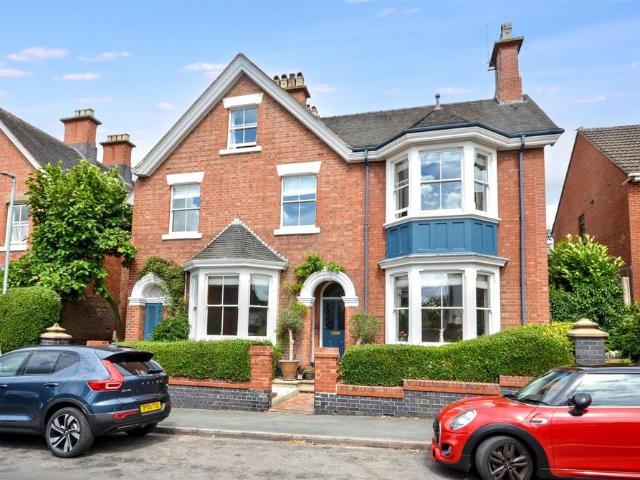 6 bedroom townhouse for sale