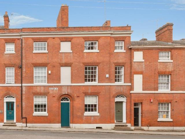 6 bedroom townhouse for sale