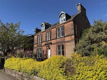 6 bedroom townhouse for sale