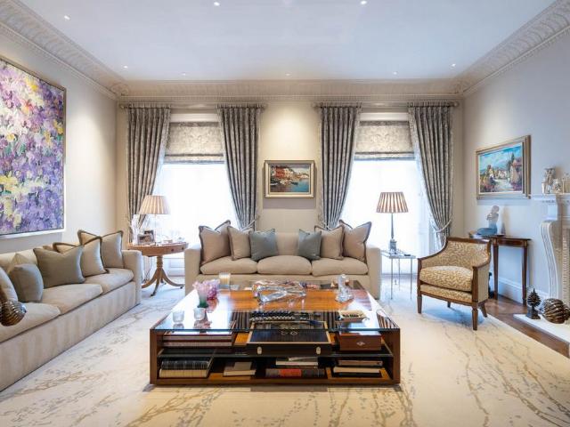 6 bedroom townhouse for sale