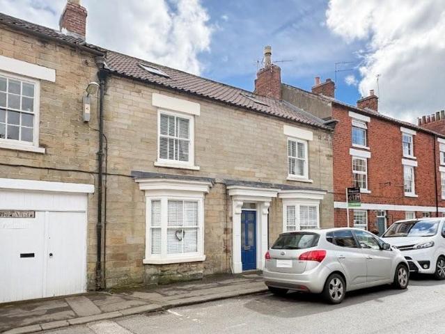 6 bedroom townhouse for sale