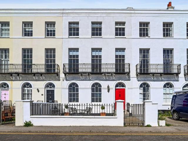 6 bedroom townhouse for sale