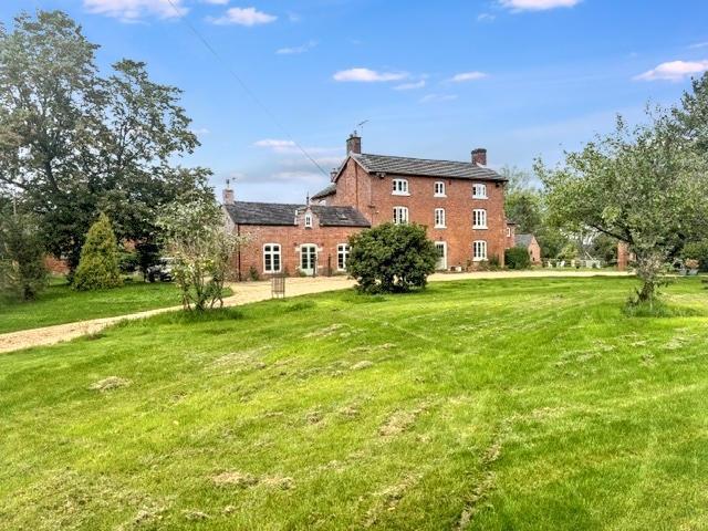 6 bedroom farm house for sale