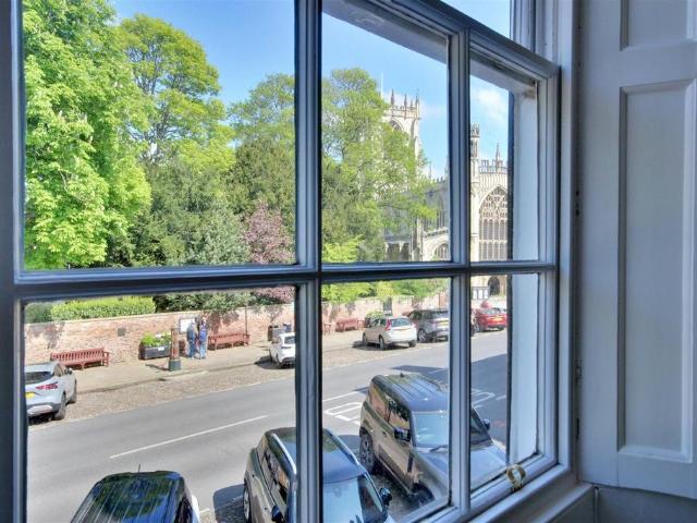 6 bedroom townhouse for sale