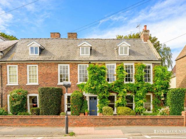 6 bedroom townhouse for sale