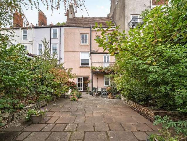 6 Bedroom Terraced House