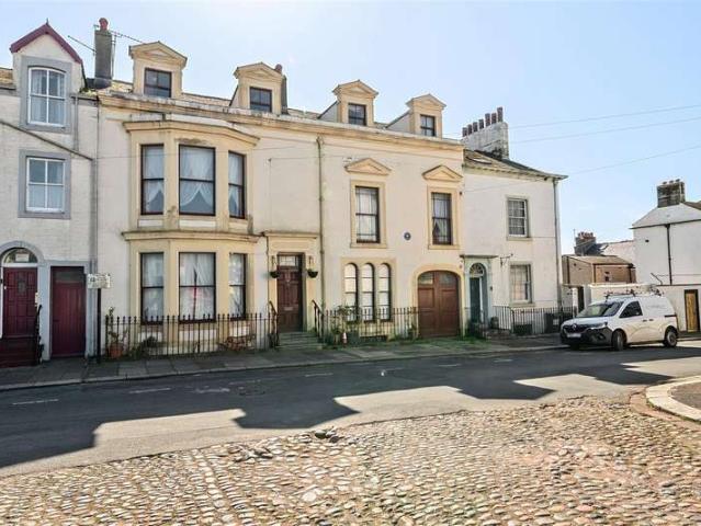 6 Bedroom Terraced House