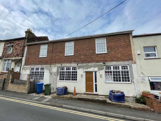 6 Bedroom Terraced House