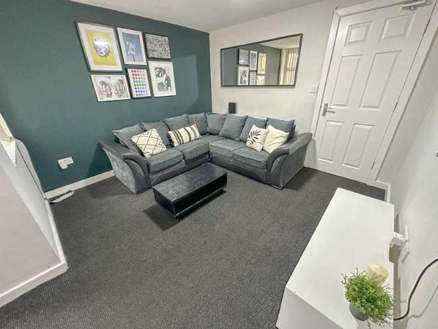 6 Bedroom Terraced House
