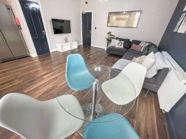 6 Bedroom Terraced House