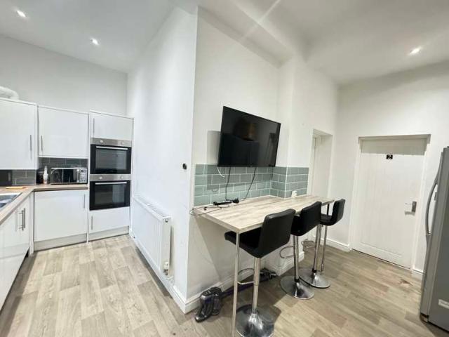 6 Bedroom Terraced House
