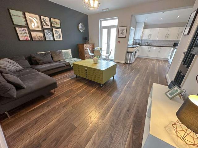 6 Bedroom Terraced House