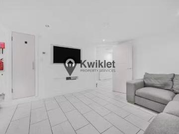 6 bedroom terraced house for rent in Kingsland Terrace, Pontyp.
