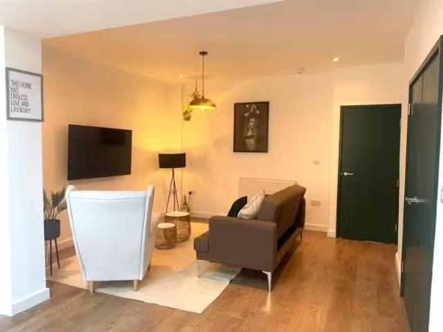 6 bedroom terraced house for rent in Oxford Street, Barton Hil.