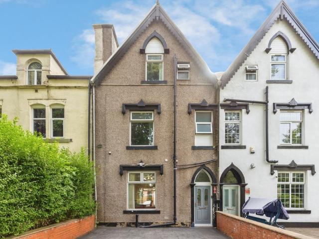 6 bedroom terraced house for sale