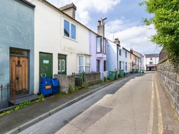 6 bedroom terraced house for sale