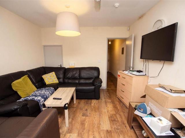 6 bedroom terraced house for sale