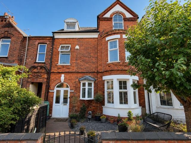 6 bedroom terraced house for sale
