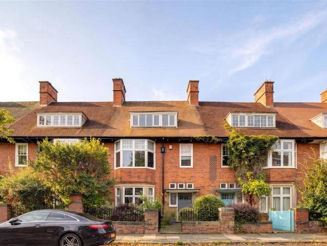 6 bedroom terraced house for sale