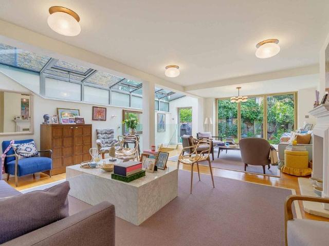 6 bedroom terraced house for sale