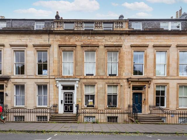 6 bedroom terraced house for sale